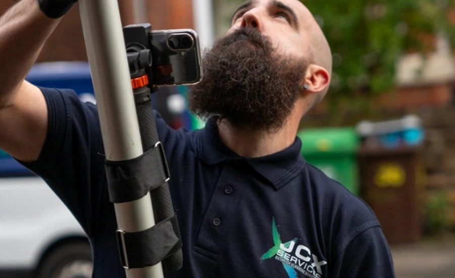 Safe roof moss removal with low-pressure cleaning